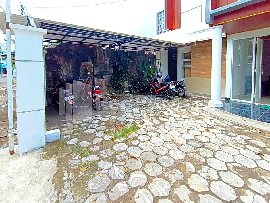 D'Waru Homestay Syariah near Jl Slamet Riyadi Mitra RedDoorz