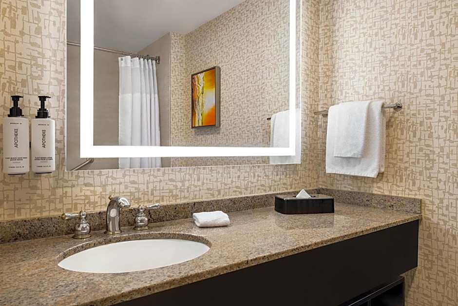 Crowne Plaza Edison By IHG