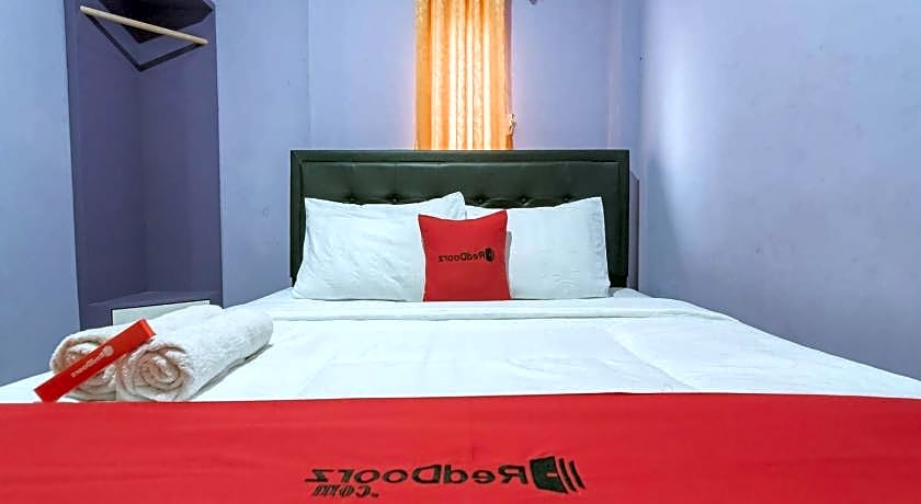 RedDoorz @ Gatot Subroto Street Bandung 3