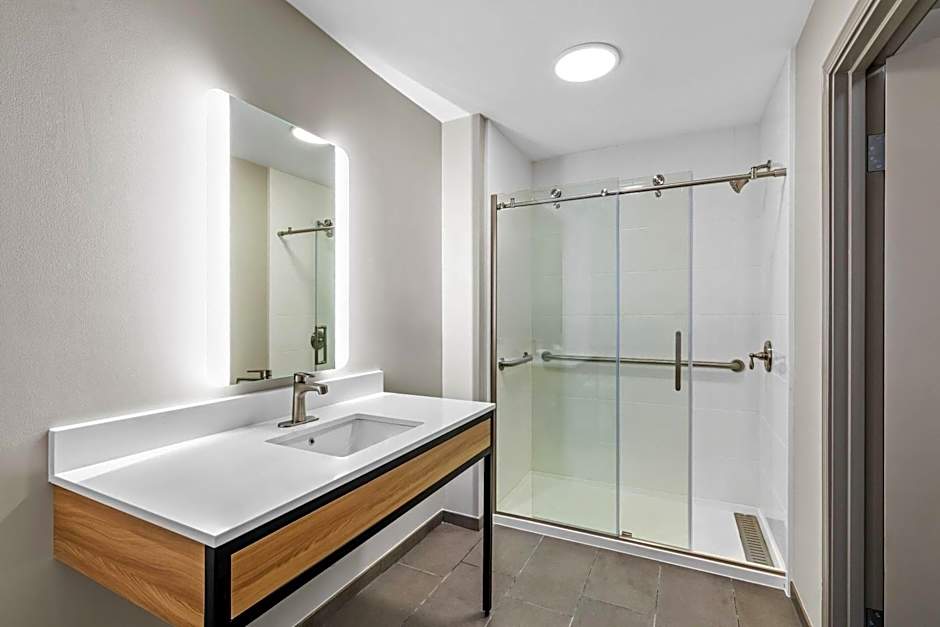 Days Inn & Suites by Wyndham Union City