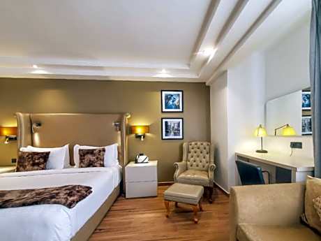 Victoria Crown Plaza Hotel