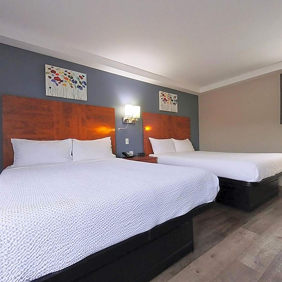 Moonlight Inn & Suites