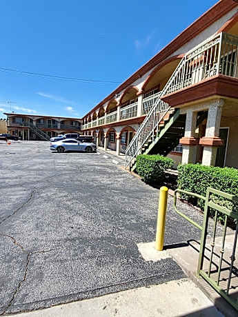 Delmonico Inn Suites