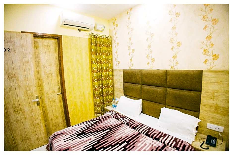 Goroomgo Shree Krishna Hotels Amritsar