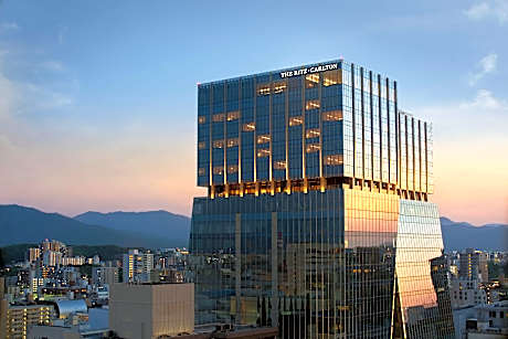 The Ritz-Carlton, Fukuoka