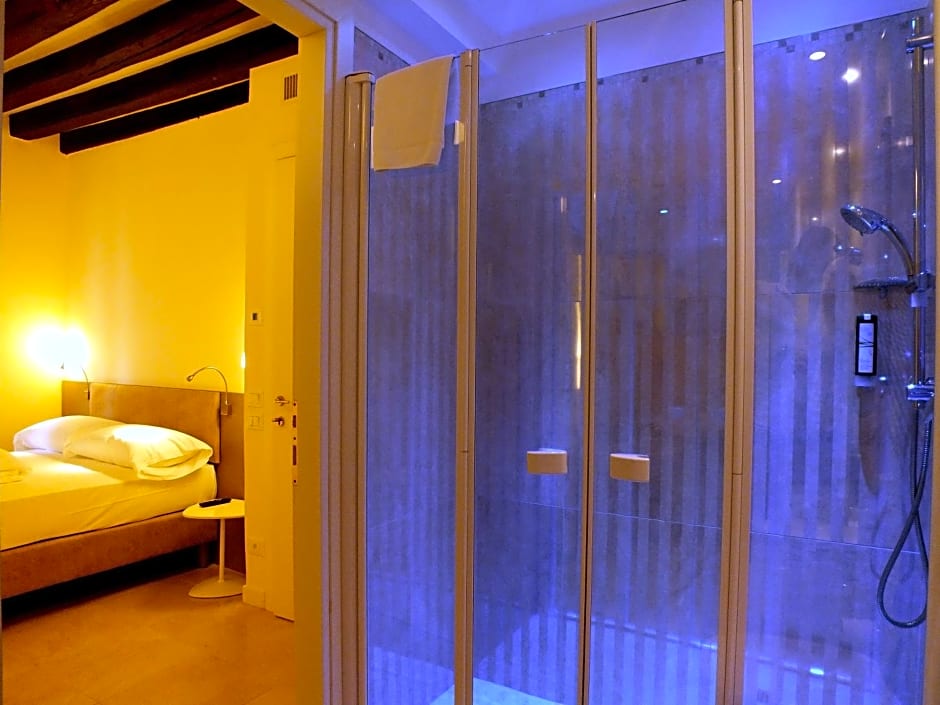 Leone Hotel