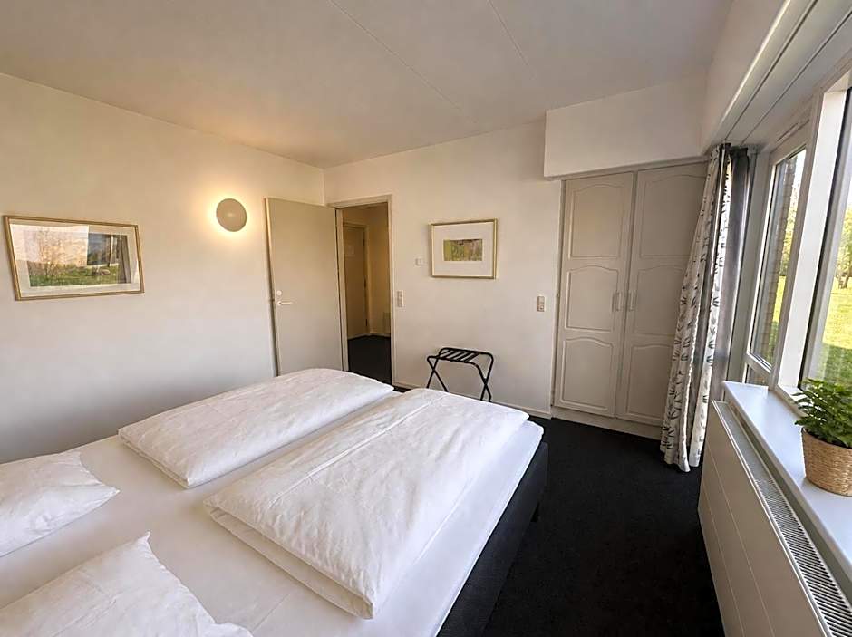 Photo 1 of 6 of Suite