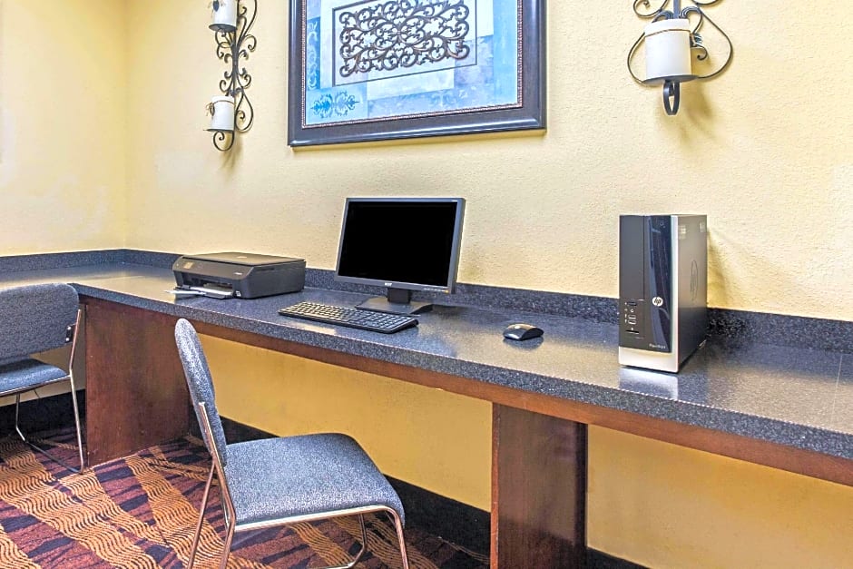 La Quinta Inn & Suites by Wyndham Mobile Satsuma / Saraland