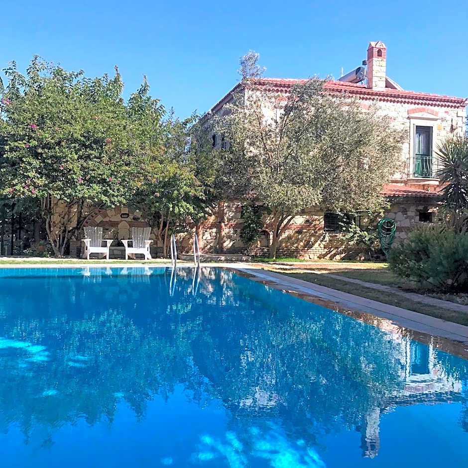 Alacati Zeytin Konak Hotel