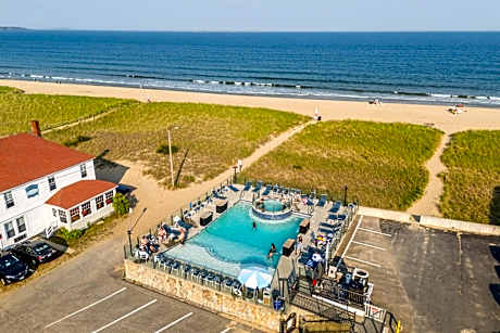 Waves Oceanfront Resort