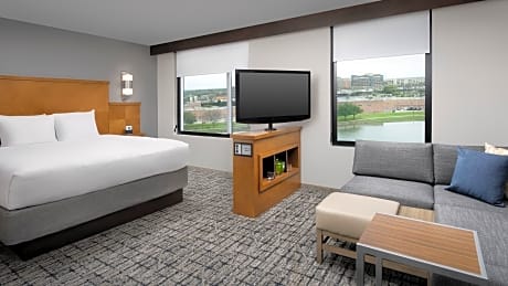 King Bed Premium Lake View (with sofa bed)