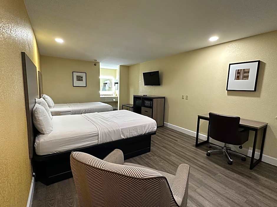 Rodeway Inn & Suites Hwy 290 Nw