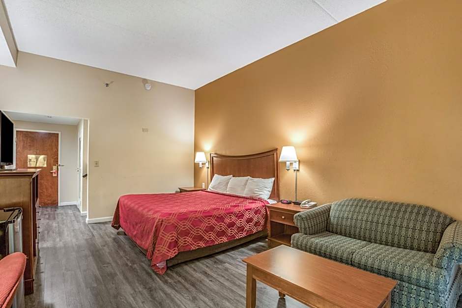 Econo Lodge Inn & Suites Marietta near Dobbins ARB