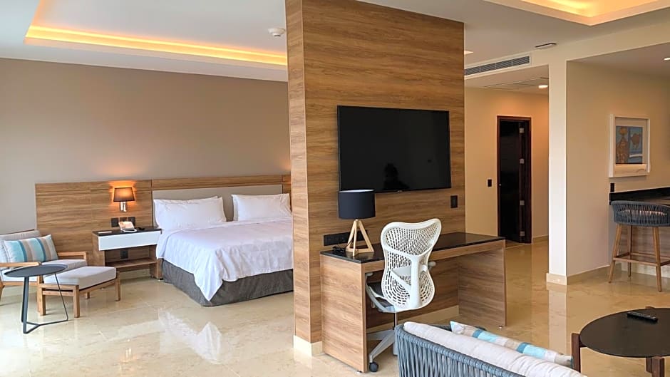 Holiday Inn & Suites Puerto Vallarta Marina & Golf By IHG