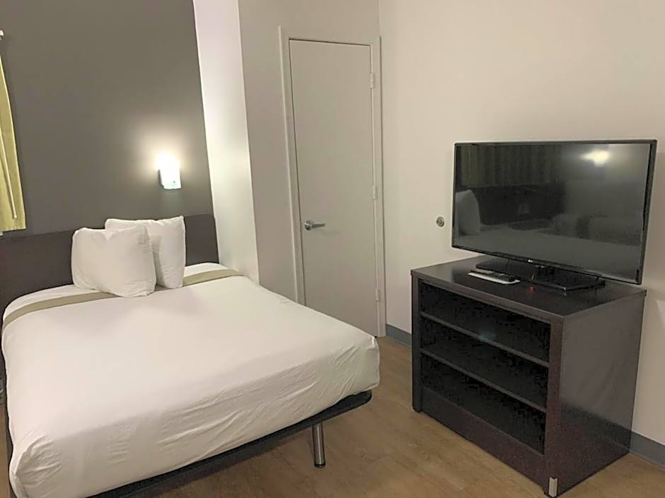 Studio 6-Hampton, VA - Langley AFB Area