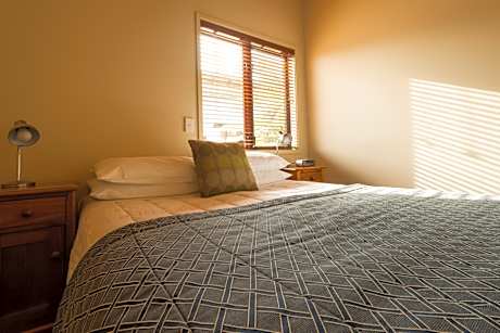 One-Bedroom Villa with Queen Bed and Sofa Bed