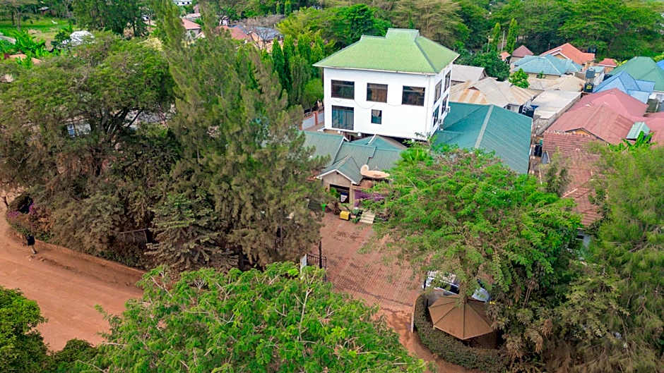 Mzunguu Safari Lodge