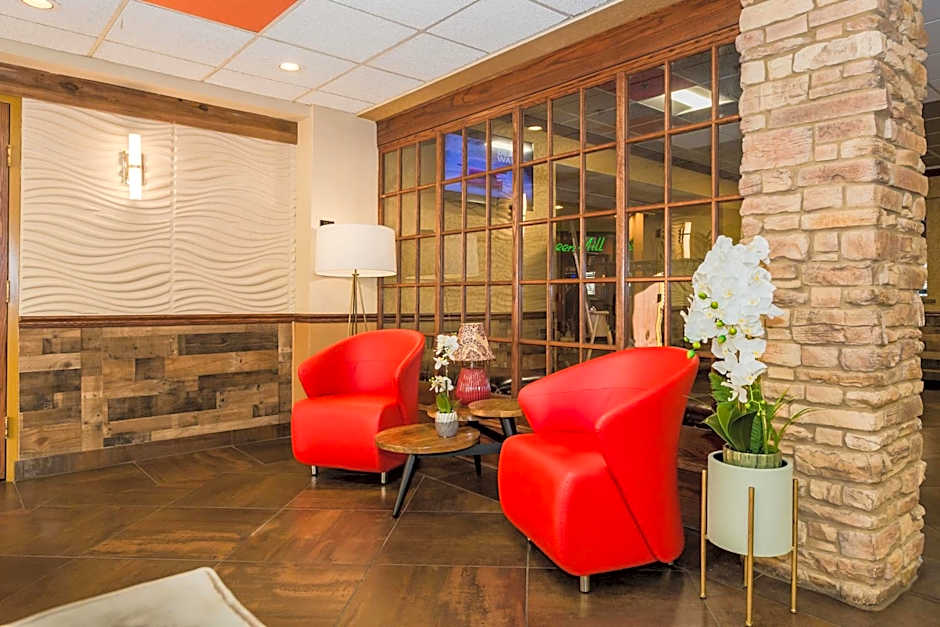 Ramada Hotel & Conference Center by Wyndham Plymouth