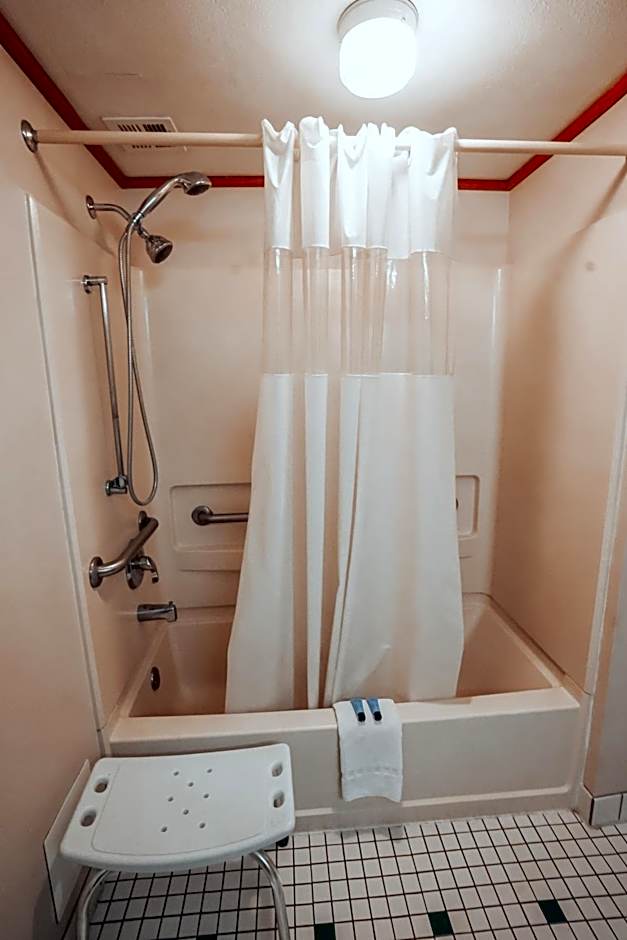 Lamplighter Inn and Suites - North