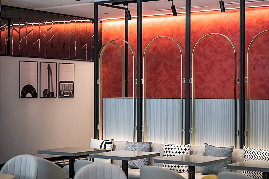 OLAH Poshtel Taichung Station