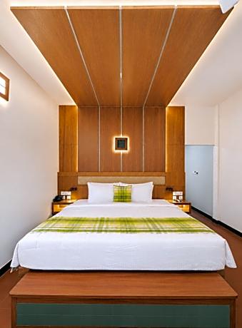 Cascade Vista - Waterfall View, Balcony, King Bed