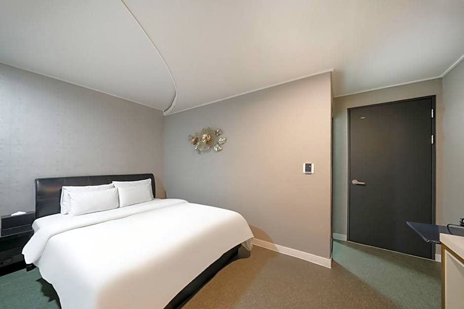Gunsan Hotel May