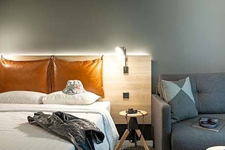Moxyfied Family Sleeper, Guest room, 1 Queen, Sofa bed