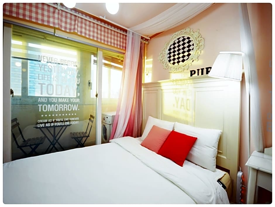 Photo 1 of 18 of Superior 1 Queen Bed