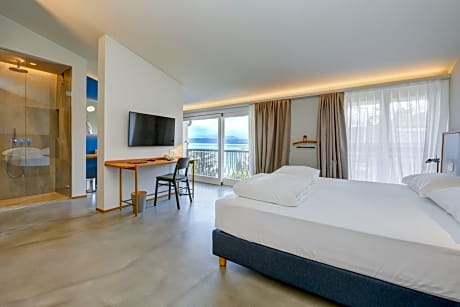 Superior Double Room with Lateral Lake View