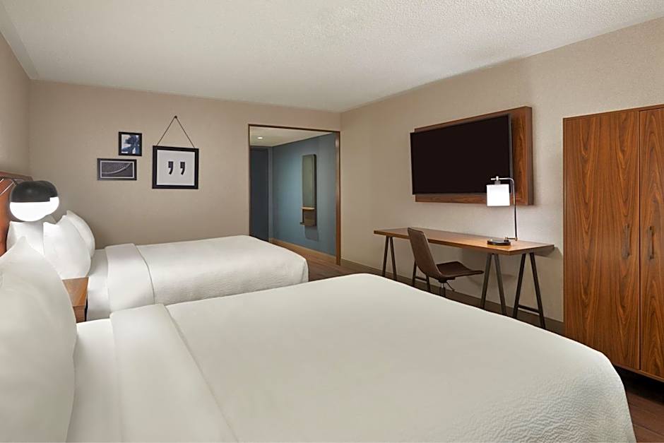 Four Points by Sheraton Point Edward Sarnia