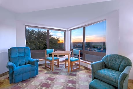 1 Queen Bed Non-Smoking