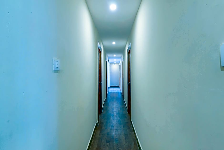 R Square Elite By OYO Rooms – Hyderabad, IA