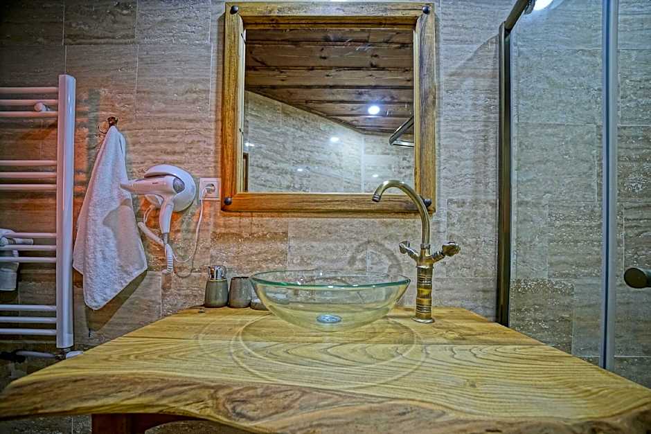 Vigneron Cave Hotel