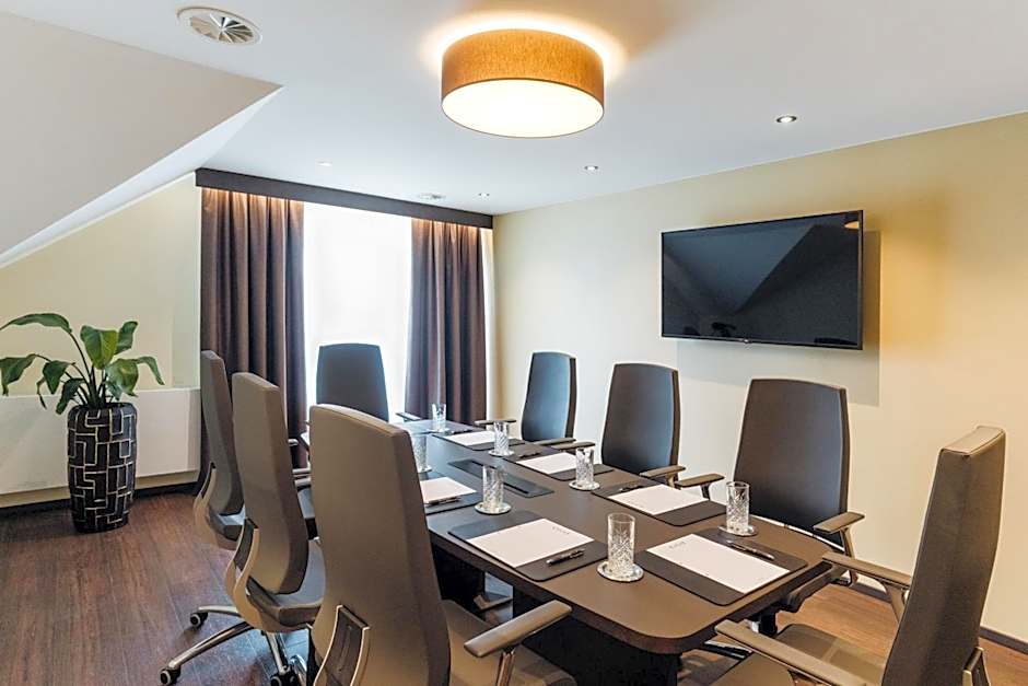 COURT Hotel