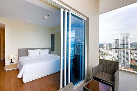 2 Bedroom Deluxe Club Suite Mountain View