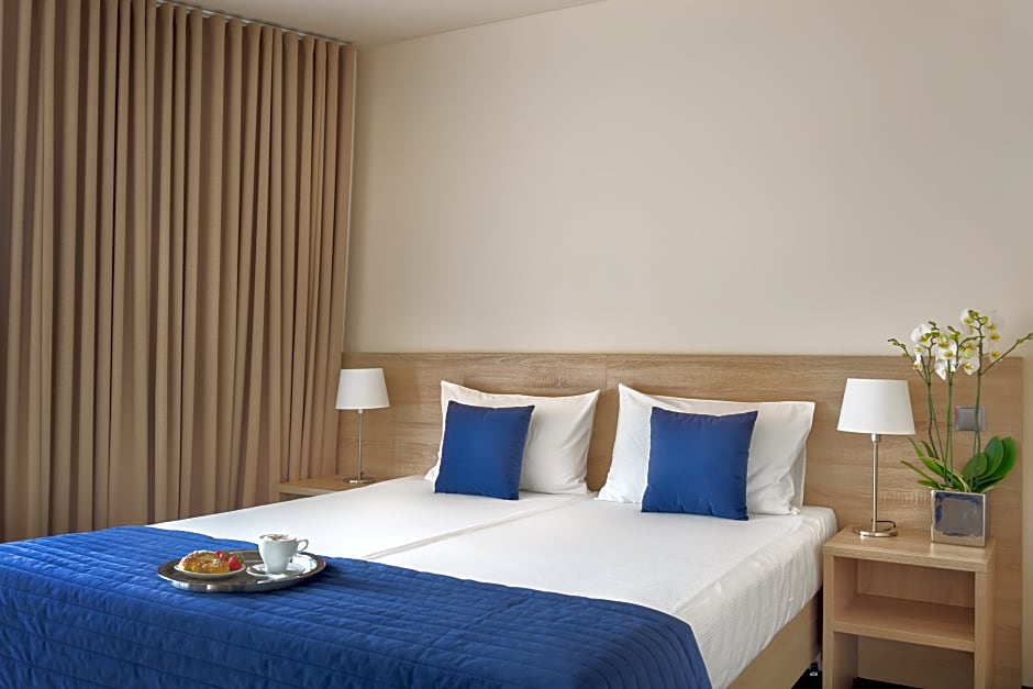Foto 1 dari 3 — Standard 1 Double Bed or 2 Beds
