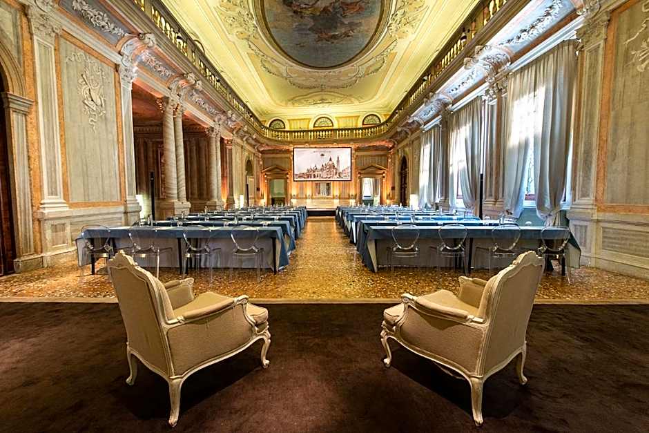 Hotel Monaco & Grand Canal