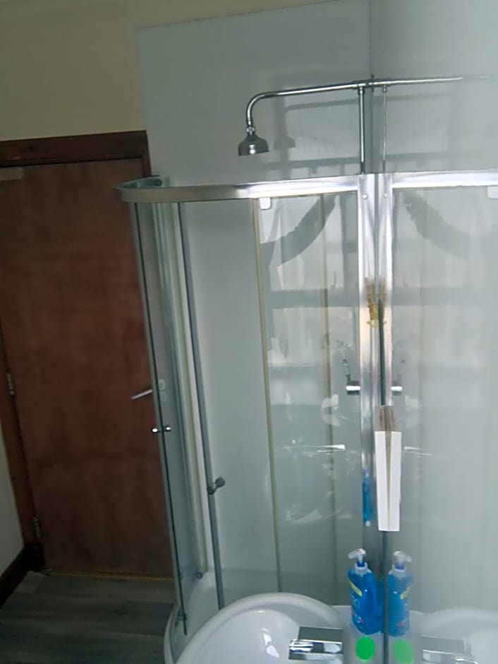 Prime location rooms in high street