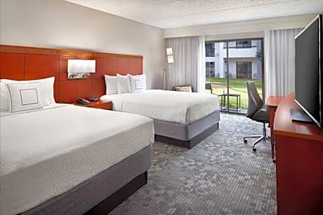 Double Room with Two Double Beds and Adapted Tub - Mobility Accessible