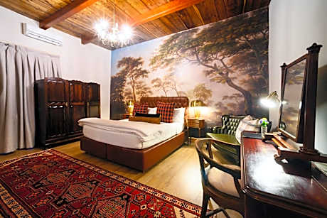 Manor Room 4