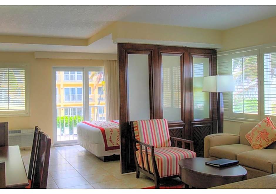 Discover the Charm and the Sea Gardens, an Exceptional Gold Coast Studio Condo Retreat - Special Offer Now!