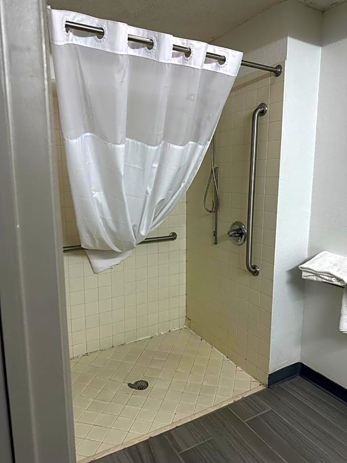 Quality Inn & Suites Decatur Priceville I-65