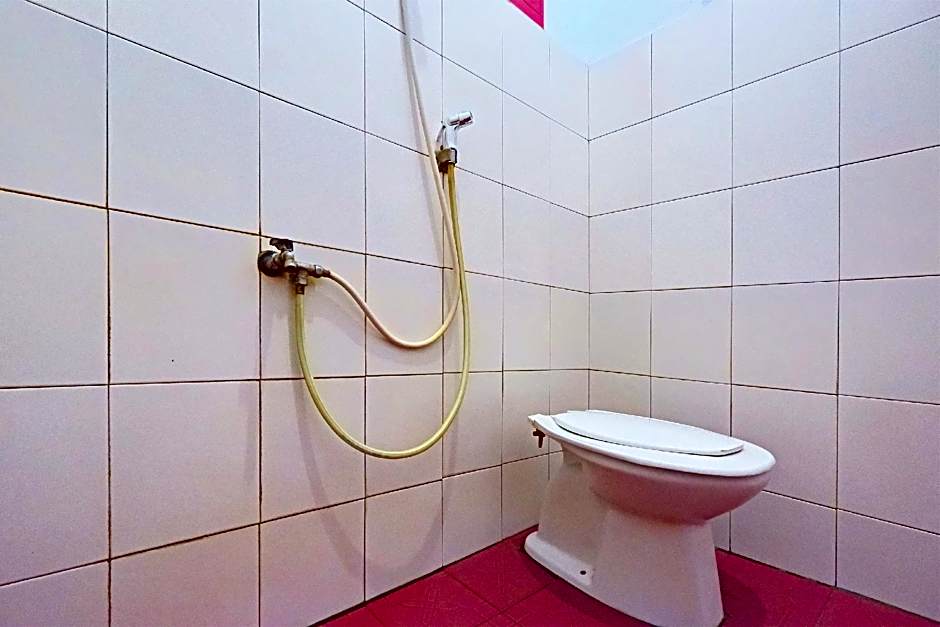 Hotel O Wisma Arwini Syariah Near Benteng Balangnipa