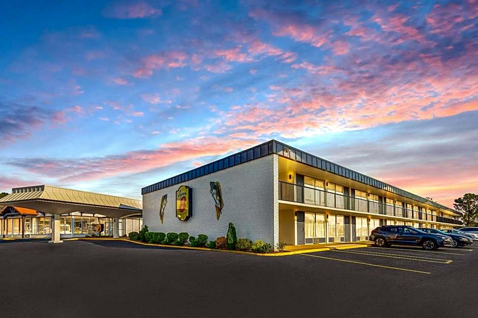 Super 8 by Wyndham Riverside AL