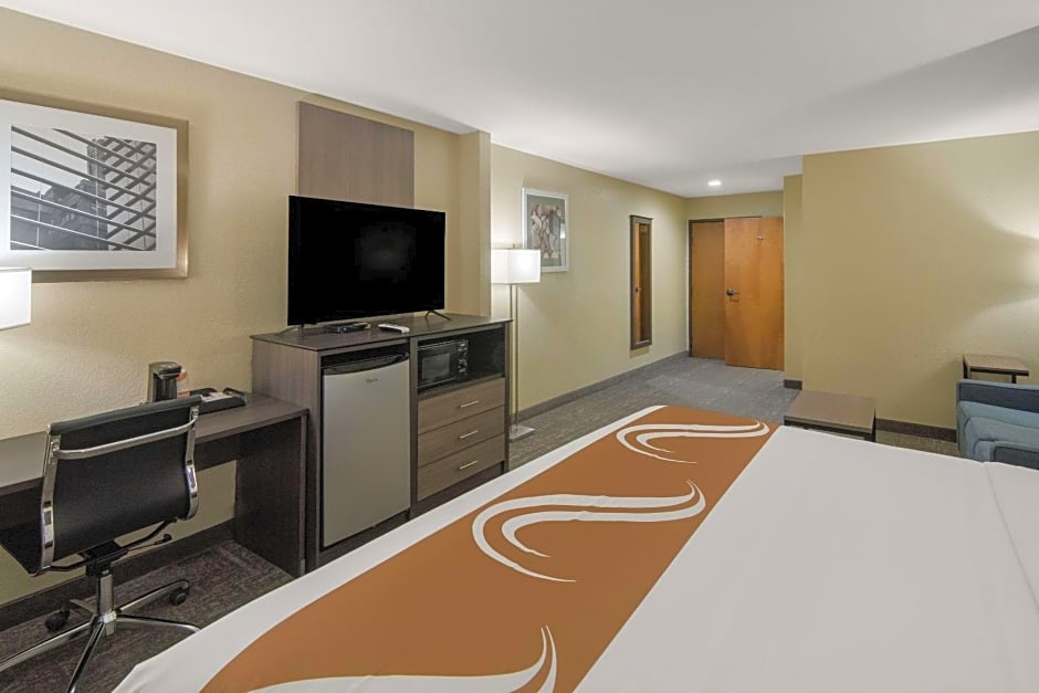 Quality Inn & Suites Roanoke - Fort Worth North