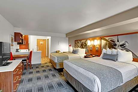 Two Queen Beds - Disability Access - Roll In Shower