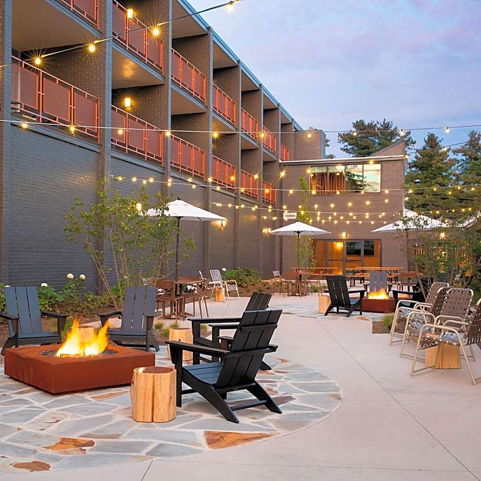 Rhode's Motor Lodge