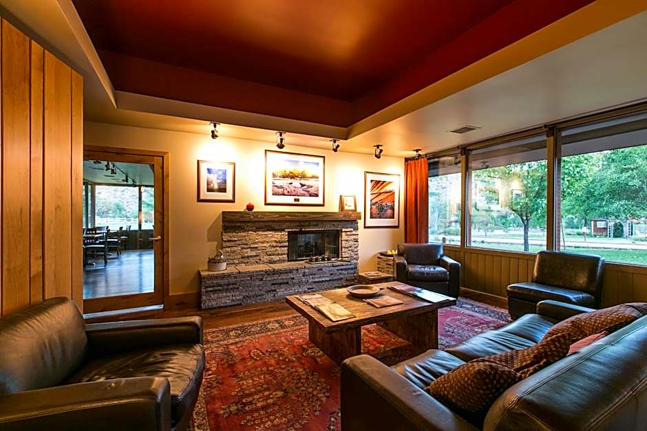 Driftwood Lodge