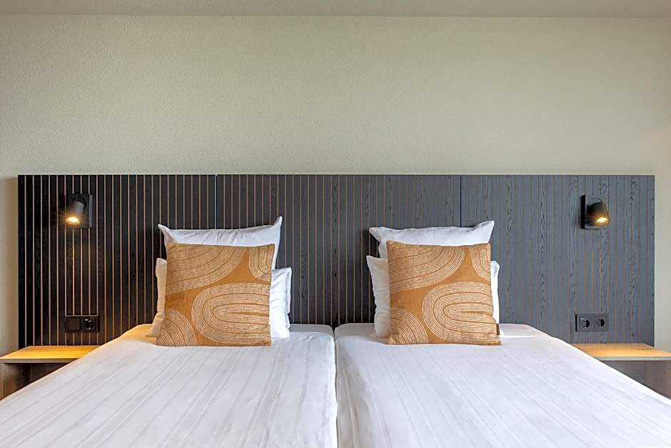 Leonardo Hotel IJmuiden Seaport Beach