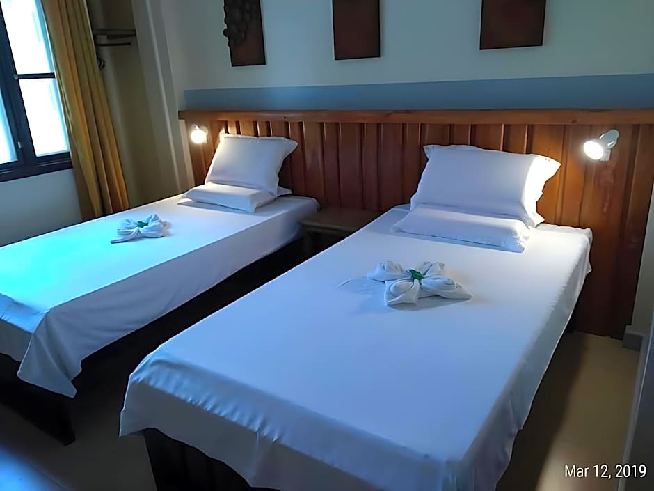 Ferellee Beachfront Inn